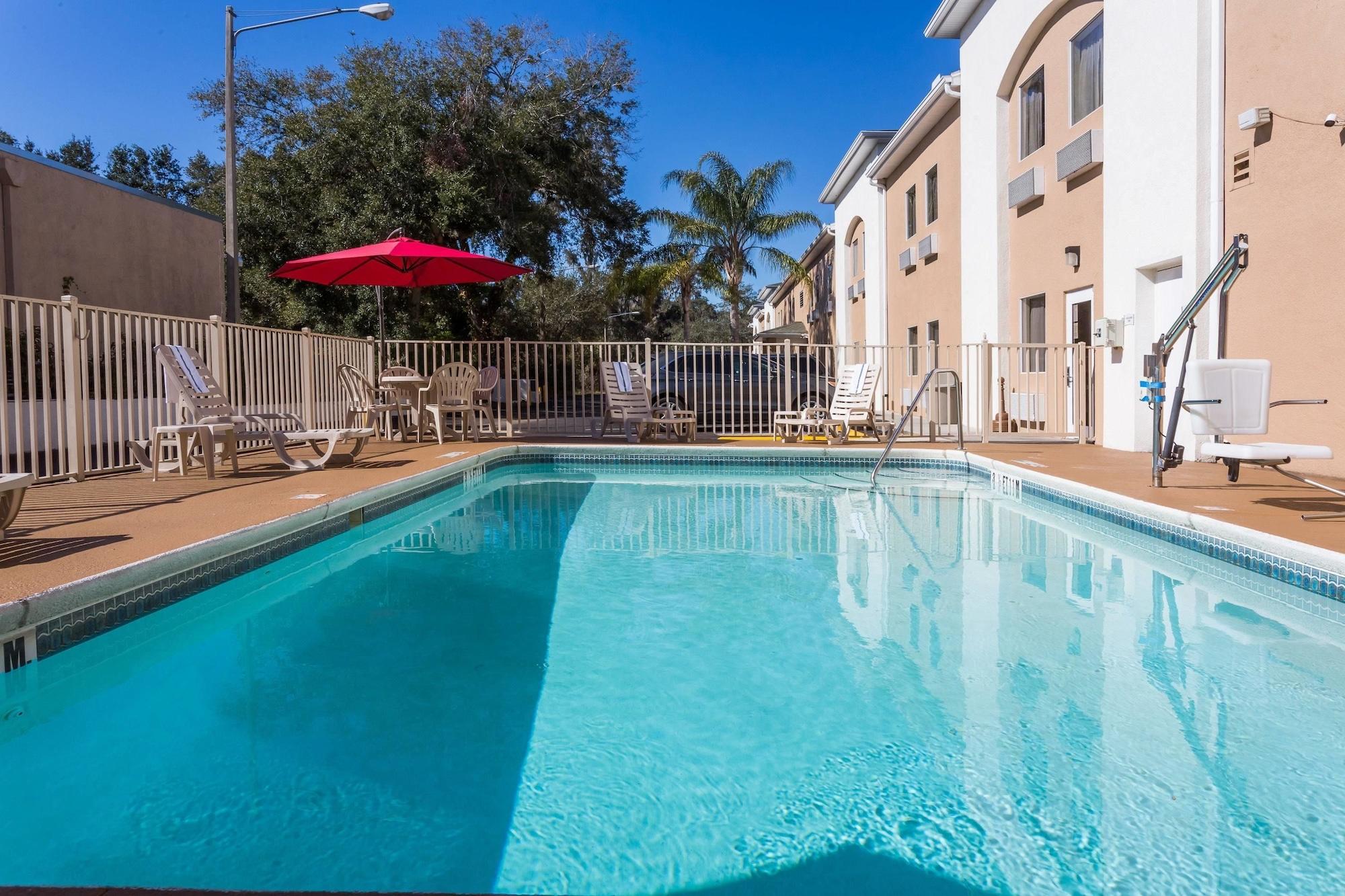 Quality Inn Zephyrhills-Dade City Buitenkant foto