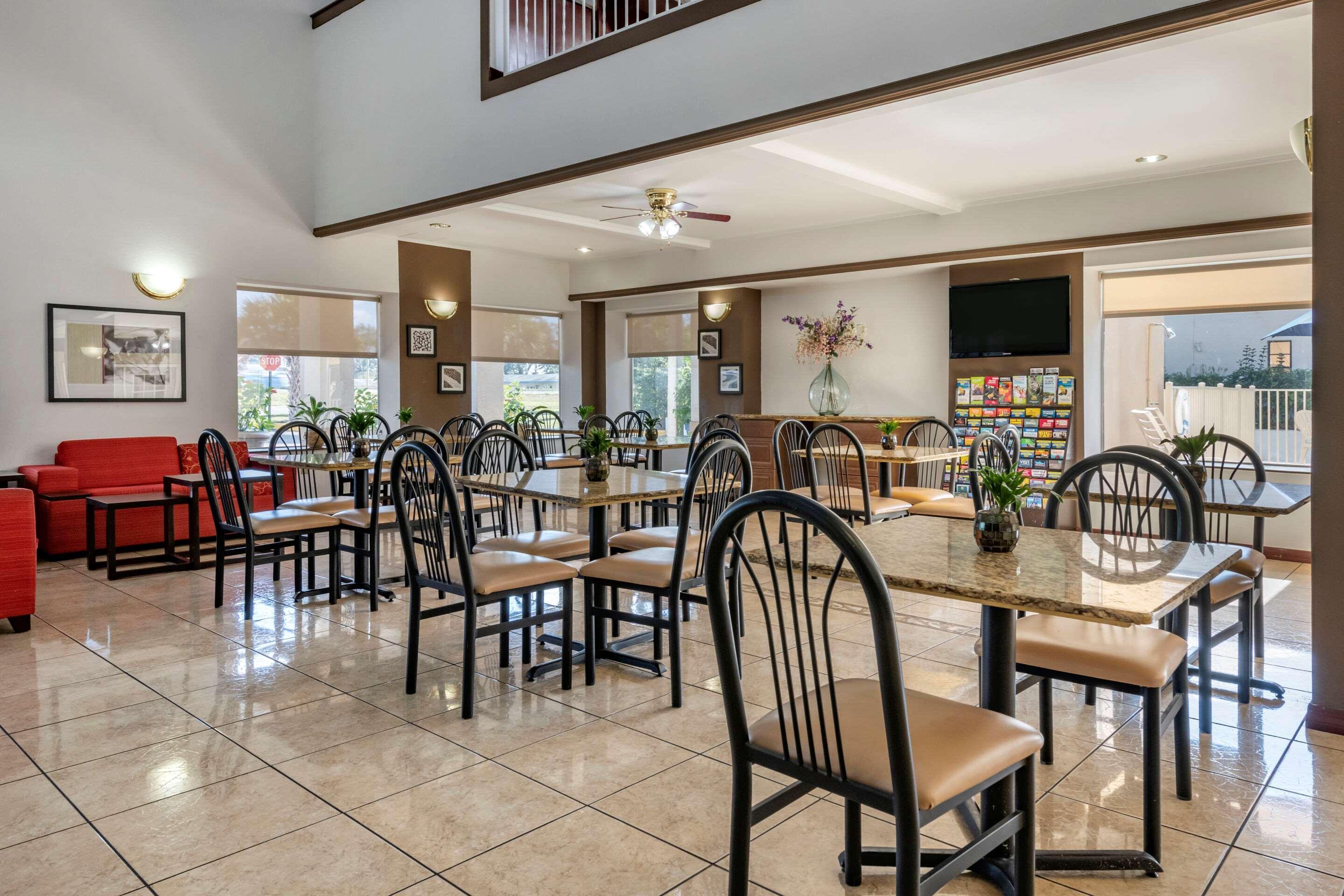 Quality Inn Zephyrhills-Dade City Buitenkant foto