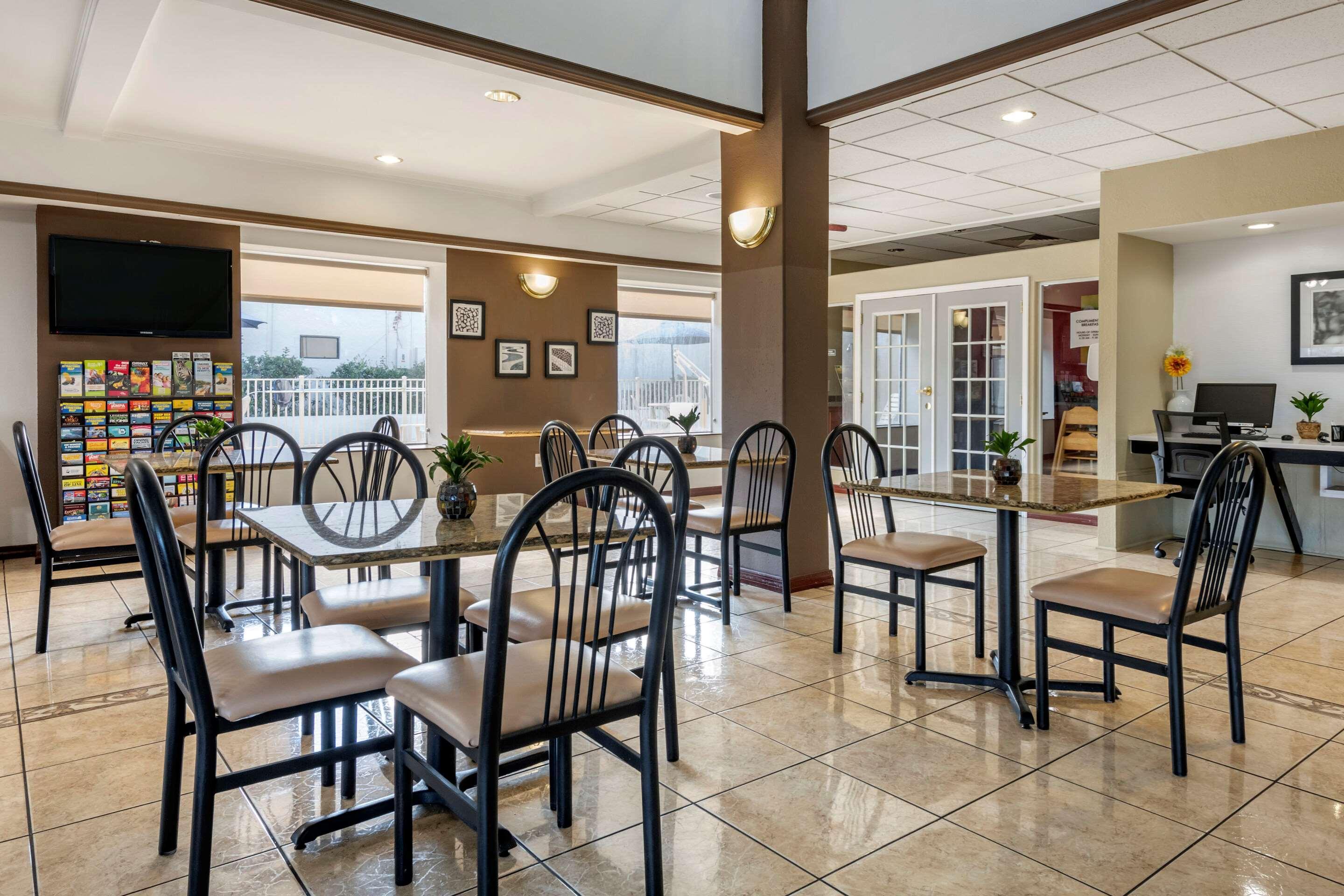 Quality Inn Zephyrhills-Dade City Buitenkant foto
