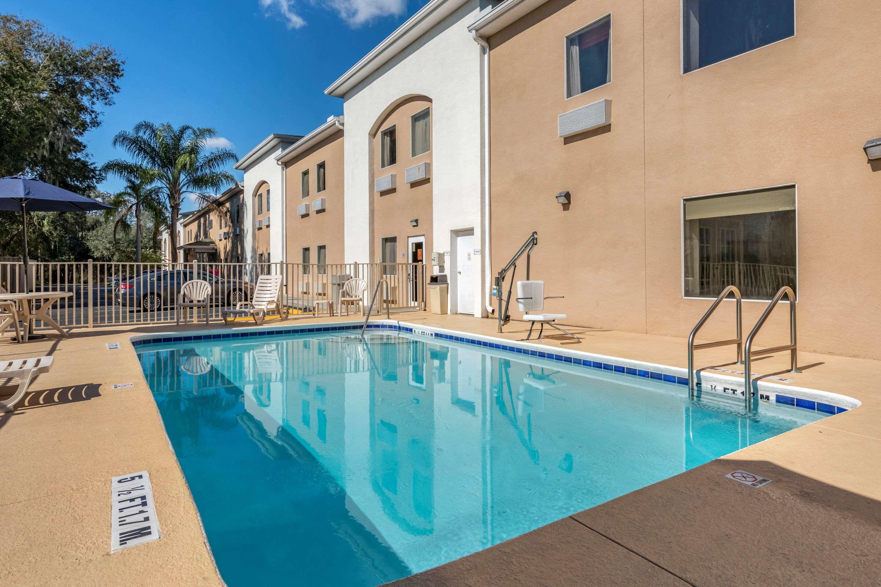 Quality Inn Zephyrhills-Dade City Buitenkant foto