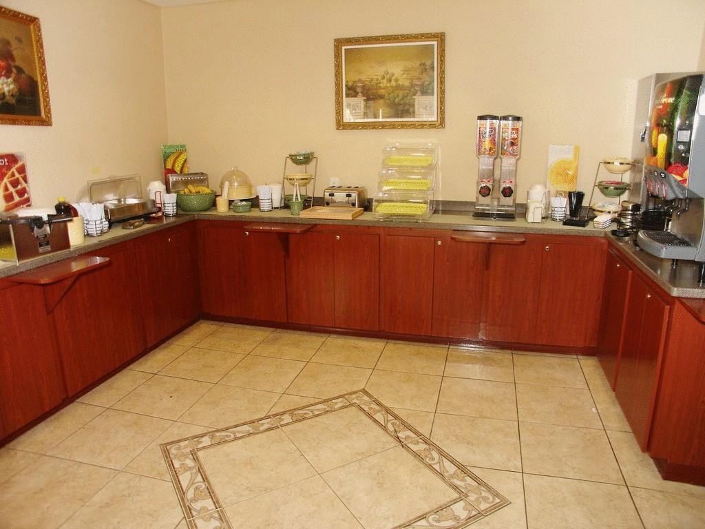 Quality Inn Zephyrhills-Dade City Buitenkant foto